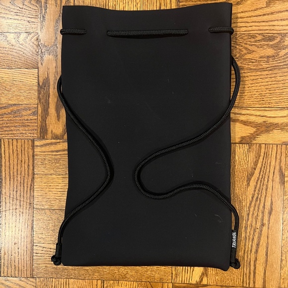 TRIANGL iconic style neoprene bikin with neoprene drawstring bag - Picture 13 of 14